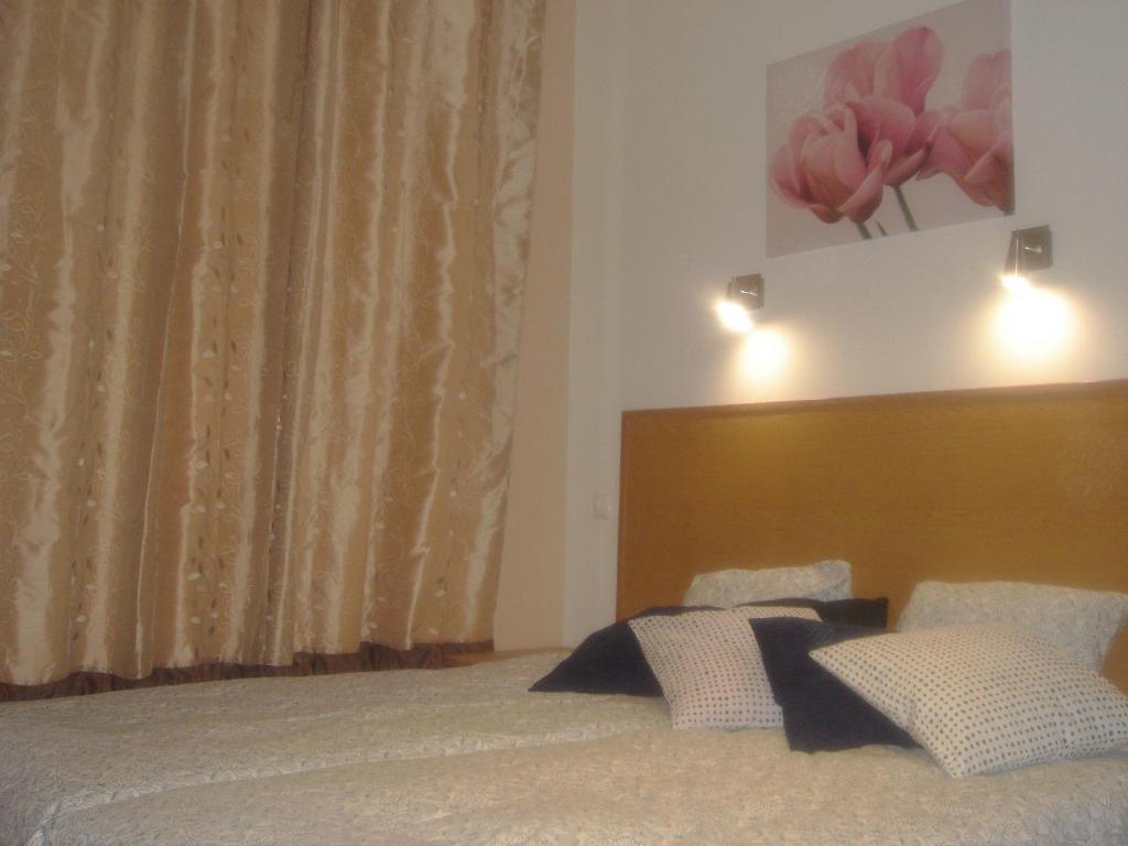 Downtown Guest House Lisbon Room photo